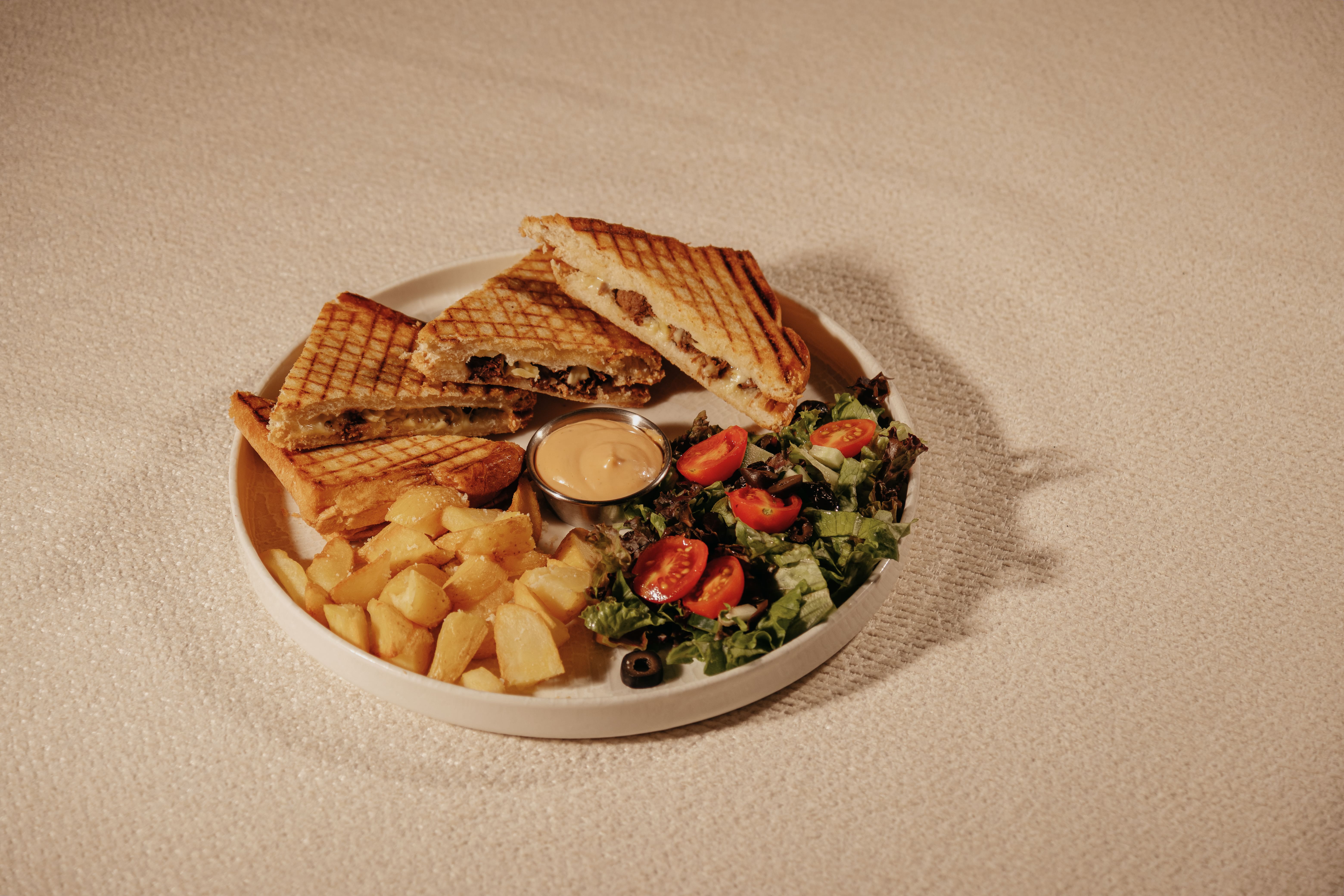 Kavurmalı Gurme Tost