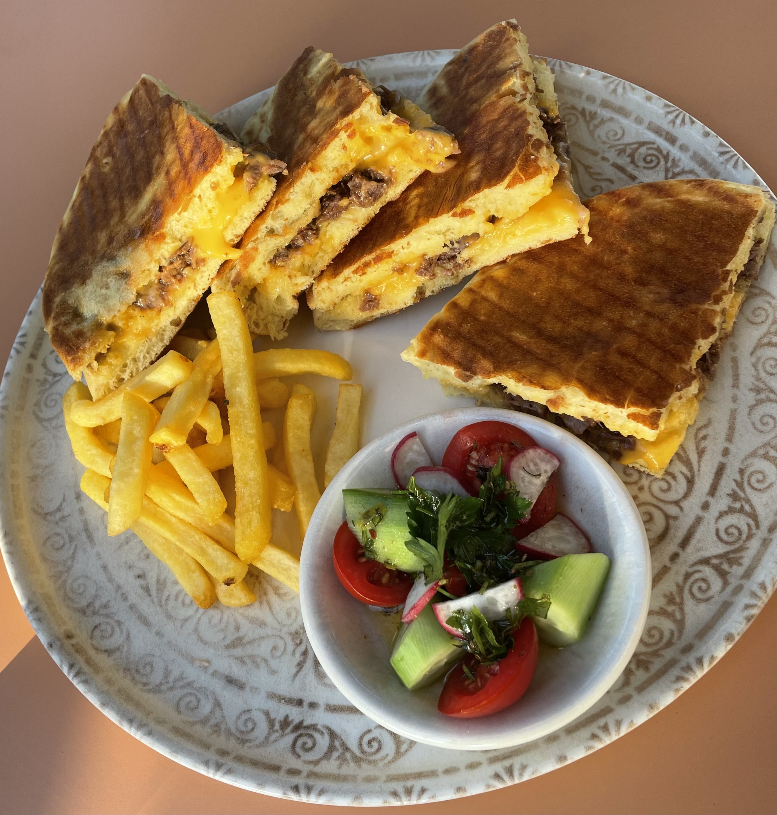 Chedaarlı kavurmalı bazlama