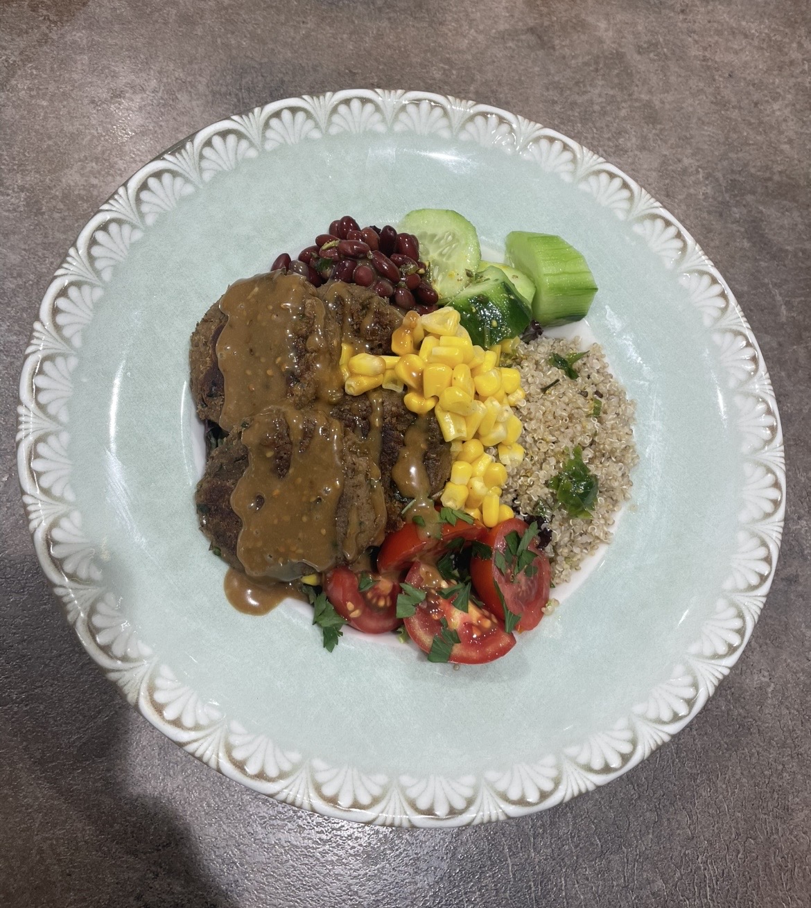 Köfteli vegan bowl